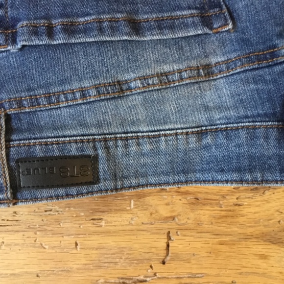 29” STS Blue jean shorts feature a distressed design with a dark blue wash - Picture 4 of 8